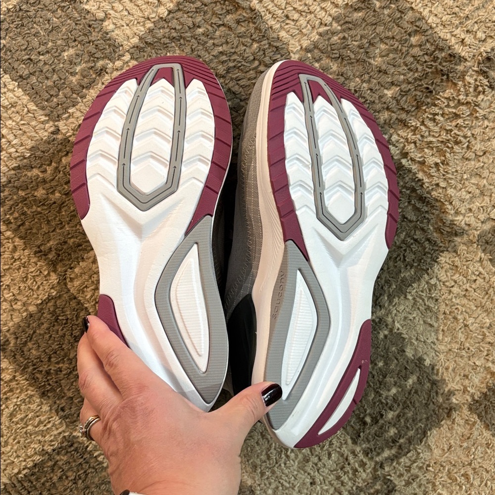 Saucony Endorphin Shift 3 (W9.5, Granite/White) - Picture 4 of 4